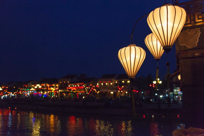 cityscape on the water rule of thirds