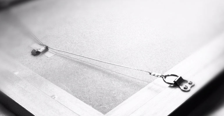 How to hang a wooden photo frame