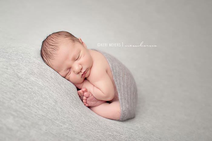 Tips for womb posing in newborn photography